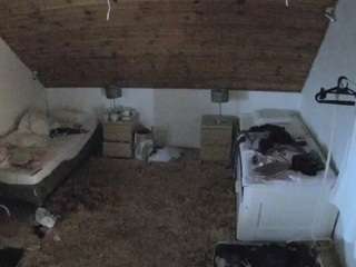 voyeurcam-julmodels-whitebed-2 camsoda stream image, 21.01.2026 14:30