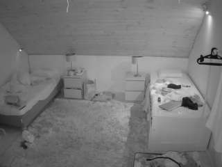 voyeurcam-julmodels-whitebed-2 camsoda stream image, 21.01.2026 14:30