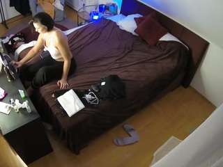 voyeurcam-julmodels-whitebed-2 camsoda stream image, 20.02.2026 19:00