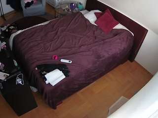 voyeurcam-julmodels-whitebed-2 camsoda stream image, 20.02.2026 19:00
