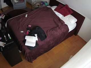 voyeurcam-julmodels-whitebed-2 camsoda stream image, 26.02.2026 18:50