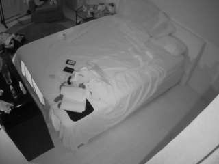 voyeurcam-julmodels-whitebed-2 camsoda stream image, 26.02.2026 18:50