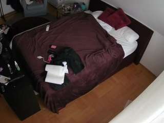 voyeurcam-julmodels-whitebed-2 camsoda stream image, 26.02.2026 18:50