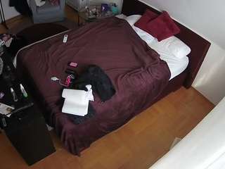 voyeurcam-julmodels-whitebed-2 camsoda stream image, 26.02.2026 18:50