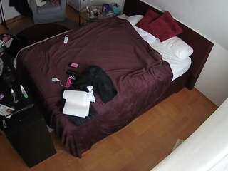 voyeurcam-julmodels-whitebed-2 camsoda stream image, 26.02.2026 18:50