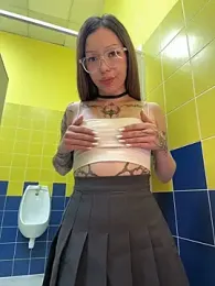 babydolll stripchat stream image