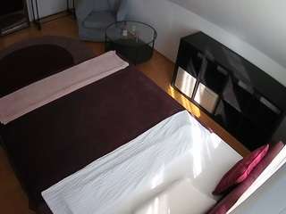 voyeurcam-julmodels-whitebed-2 camsoda stream image, 05.05.2026 14:10