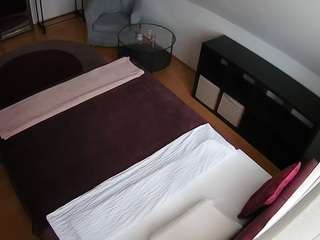 voyeurcam-julmodels-whitebed-2 camsoda stream image, 05.05.2026 14:10