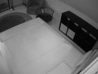 voyeurcam-julmodels-whitebed-2 camsoda stream image, 05.05.2026 14:10