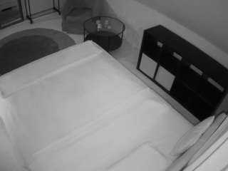 voyeurcam-julmodels-whitebed-2 camsoda stream image, 05.05.2026 14:10