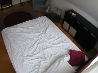 voyeurcam-julmodels-whitebed-2 camsoda stream image, 16.05.2026 16:10