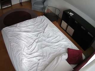 voyeurcam-julmodels-whitebed-2 camsoda stream image, 16.05.2026 16:10