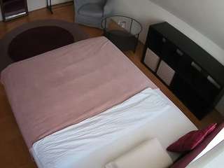voyeurcam-julmodels-whitebed-2 camsoda stream image, 16.05.2026 16:10