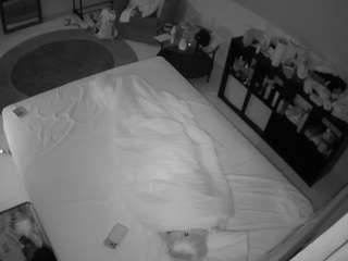 voyeurcam-julmodels-whitebed-2 camsoda stream image, 26.05.2026 18:40