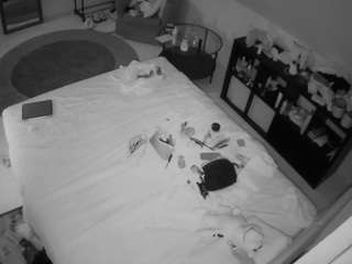 voyeurcam-julmodels-whitebed-2 camsoda stream image, 26.05.2026 18:40