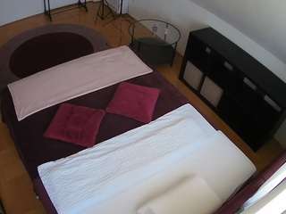 voyeurcam-julmodels-whitebed-2 camsoda stream image, 16.06.2026 12:00