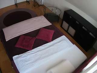 voyeurcam-julmodels-whitebed-2 camsoda stream image, 16.06.2026 12:00