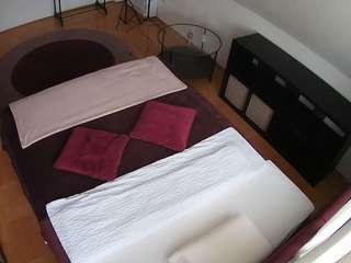 voyeurcam-julmodels-whitebed-2 camsoda stream image, 16.06.2026 12:00