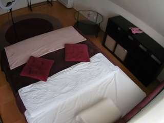 voyeurcam-julmodels-whitebed-2 camsoda stream image, 02.07.2026 12:40