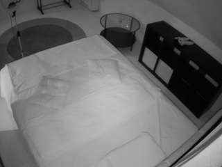 voyeurcam-julmodels-whitebed-2 camsoda stream image, 02.07.2026 12:40