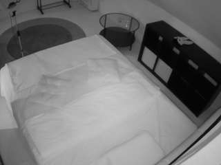 voyeurcam-julmodels-whitebed-2 camsoda stream image, 02.07.2026 12:40