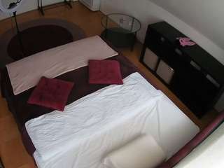 voyeurcam-julmodels-whitebed-2 camsoda stream image, 02.07.2026 12:40