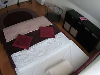 voyeurcam-julmodels-whitebed-2 camsoda stream image, 02.07.2026 12:40