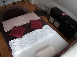 voyeurcam-julmodels-whitebed-2 camsoda stream image, 02.07.2026 12:40