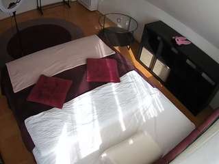 voyeurcam-julmodels-whitebed-2 camsoda stream image, 02.07.2026 12:40