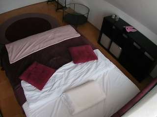 voyeurcam-julmodels-whitebed-2 camsoda stream image, 10.07.2026 07:10