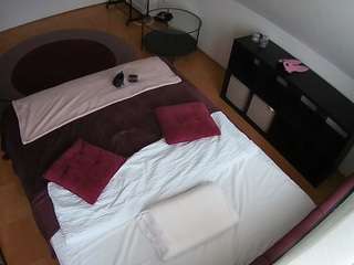 voyeurcam-julmodels-whitebed-2 camsoda stream image, 10.07.2026 07:10