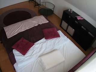 voyeurcam-julmodels-whitebed-2 camsoda stream image, 10.07.2026 07:10
