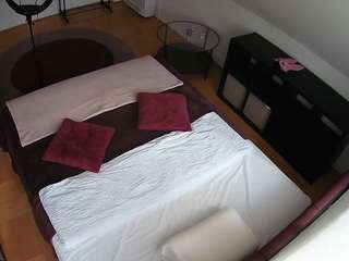 voyeurcam-julmodels-whitebed-2 camsoda stream image, 10.07.2026 07:10