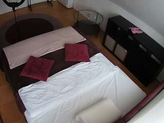 voyeurcam-julmodels-whitebed-2 camsoda stream image, 10.07.2026 07:10
