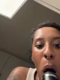 Your_Paris stripchat stream image, 09.04.2025 02:30