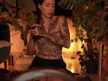 effylowell_ chaturbate stream image, 18.05.2025 02:00